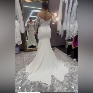 Elegant Off-Shoulder Wedding Dress